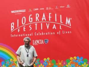 Here I am, stragegically posed outside the festival theaters.